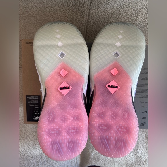 Nike LeBron 18 'Graffiti' - 8.5 Women’s or 7 Men’s - New w Box - CQ9283-900 - Picture 8 of 14